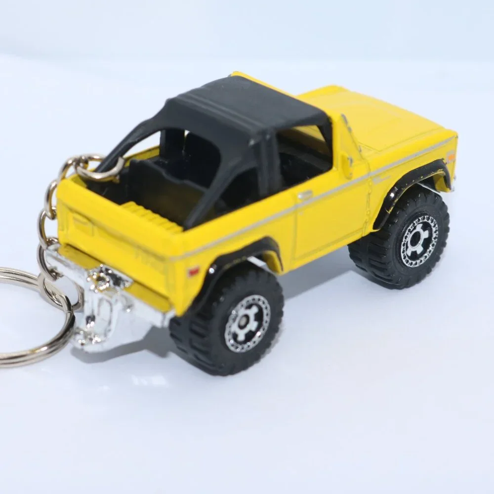 Matchbox yellow Bronco 1972 4x4 Custom keychain 1:57 scale